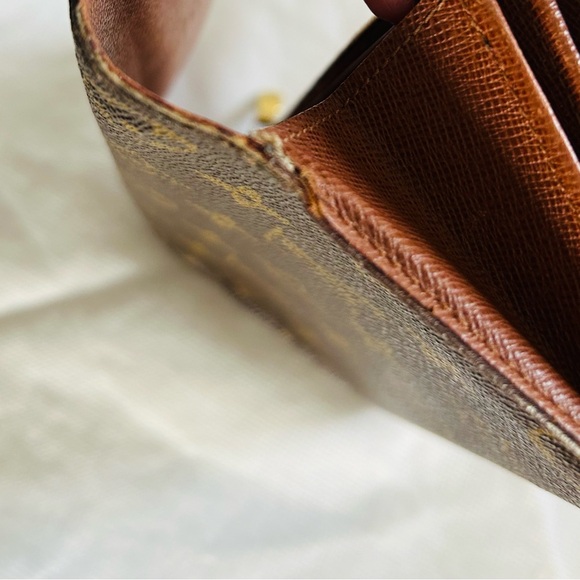 LV Sarah Monogram Wallet in EUC
* Free Shipping * - Picture 13 of 16